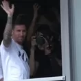 Lionel Messi llegó a París y lo primero que hizo fue saludar a los hinchas del PSG