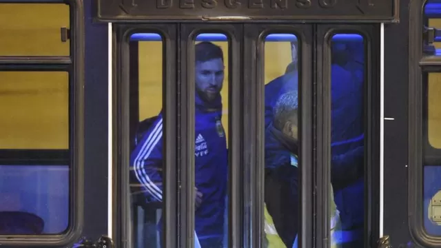 Messi viajó directo a Rosario y no a Buenos Aires como el resto de la Albiceleste. | Foto: Clarín
