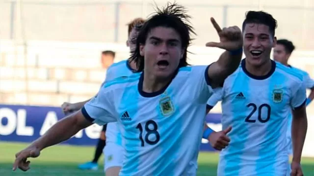 El jugador argentino de 15 años debutó en LaLiga española la temporada que pasó. | Foto: Twitter