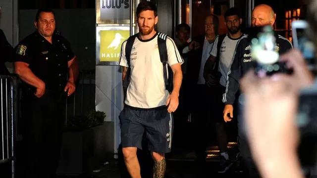 Lionel Messi volvió a su país con la selección y esto pasó en el aeropuerto-foto-1