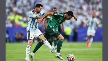 Lionel Messi y la polémica falta ante Argelia que, ¿era tarjeta roja?