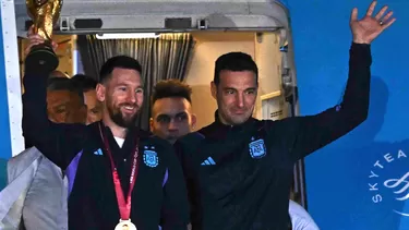 Lionel Messi y Lionel Scaloni / Foto: AFP