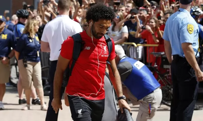 Liverpool denuncia Salah à polícia por usar celular ao volante