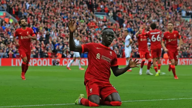 Liverpool venció 2-0 al Burnley y es líder provisional de la Premier League