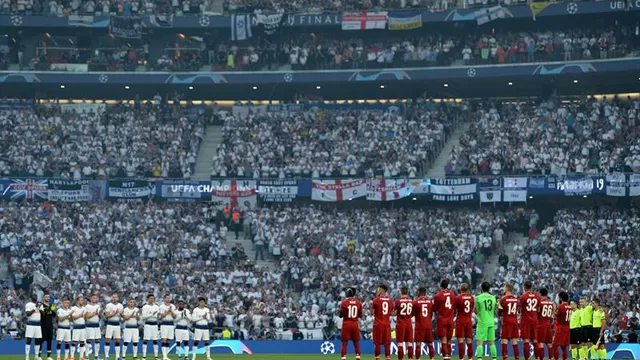 Liverpool vs. Tottenham: minuto de silencio por &#39;La Perla&#39; Reyes se convirtió en ovación