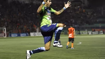 'Loco' Abreu acercó al Santa Tecla a final en El Salvador con triplete