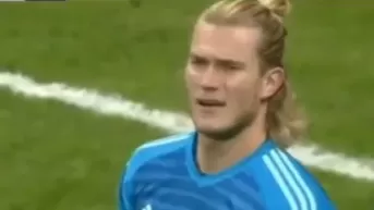 Loris Karius y su mala suerte en el segundo gol del Genk sobre el Besiktas