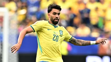 Paquetá y el pelotazo en la cara que lo noqueó en pleno Brasil vs Japón