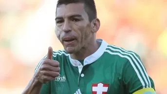 Lucio sufrió fractura de pómulo por este cabezazo de un rival