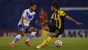 El zaguero peruano fue titular y recibió una tarjeta amarilla.  | Foto: Vélez