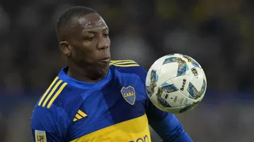 Luis Advíncula es baja en Boca para el duelo ante Belgrano