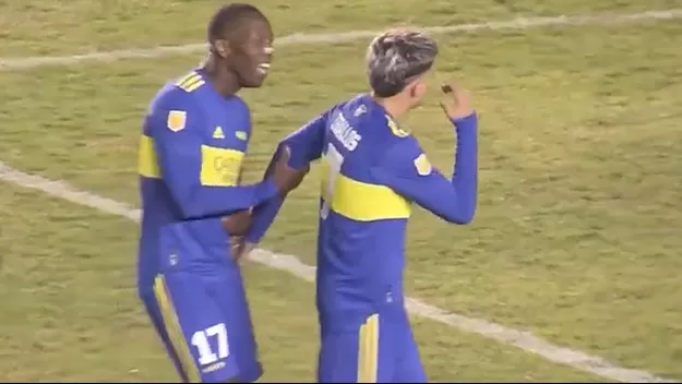 Luis Advíncula calmó a un enojado Exequiel Zeballos ante Barracas Central