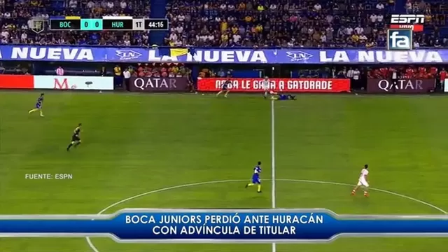 Insólito: Luis Advíncula fue derribado por su compañero en derrota de Boca Juniors