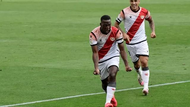 Golazo de Luis Advíncula en el Estadio de Vallecas. | Foto: AFP/Video: YouTube