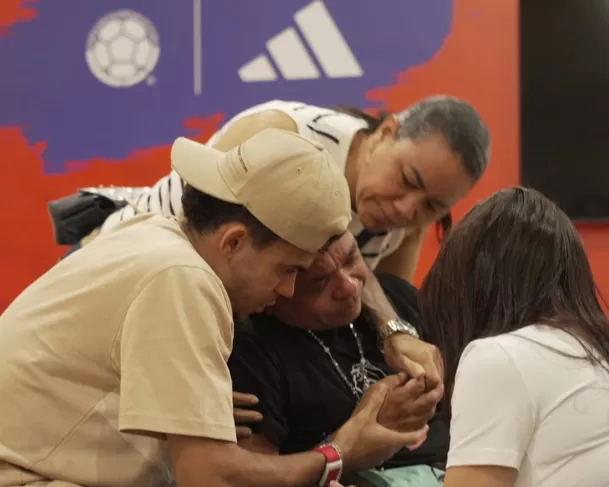 Luis Díaz y su padre se reencontraron en el hotel de concentración de la selección colombiana. | Foto: @FCFSeleccionCol