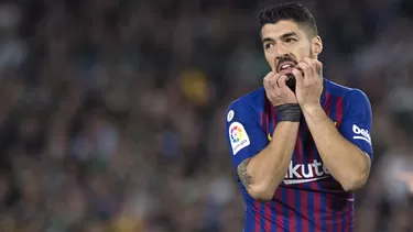 Luis Su&amp;aacute;rez se lesion&amp;oacute; en el tobillo derecho en el minuto 87. | Foto: AFP