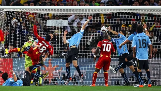 Luis Suárez descartó pedir perdón por la mano contra Ghana en Sudáfrica 2010