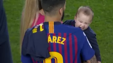 Luis Su&amp;aacute;rez festej&amp;oacute; con sus hijos un nuevo t&amp;iacute;tulo con Barcelona. | Video: Twitter