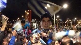 Luis Suárez fue recibido como héroe en Montevideo