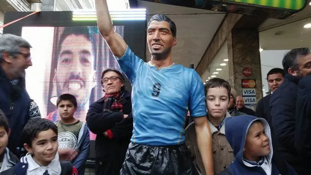 Luis Suárez: inauguran una estatua a tamaño real en su localidad natal-foto-1