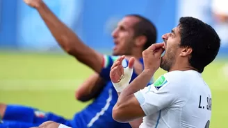 Luis Suárez también puede atacar a rivales en el FIFA 15