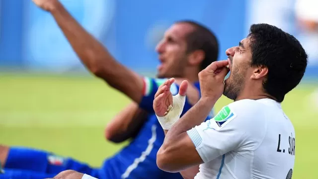 Luis Suárez también puede atacar a rivales en el FIFA 15