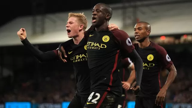 Manchester City derrotó 2-1 al Crystal Palace con goles de Yaya Touré