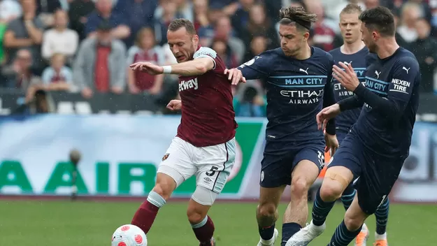 Manchester City igualó 2-2 ante West Ham y quedó a un paso del título de la Premier