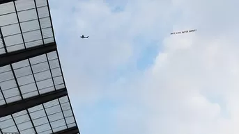 Manchester City vs. Burnley: Una avioneta mostró un mensaje racista durante el partido