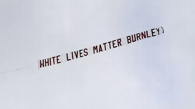 El avión con el mensaje sorprendió a todos en el Manchester City vs. Burnley | Foto: Dailymail.-foto-2