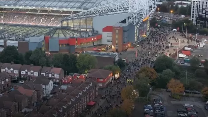 Manchester United 0-5 Liverpool: Hinchas se retiraron de Old Trafford desde el minuto 60