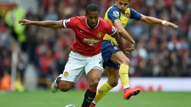 Manchester United y Arsenal empataron 1-1 en el debut de Víctor Valdés