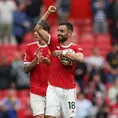 Manchester United debutó en la Premier goleado 5-1 al Leeds con tres goles de Bruno Fernandes