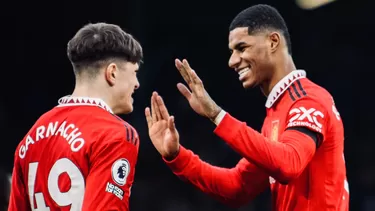 Rashford y Garnacho le dieron la victoria al equipo rojo de Manchester y sumaron 46 puntos en la Premier League. | Foto: Manchester United.