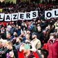 Manchester United: Hinchas de los &#39;Red Devils&#39; arremeten contra los dueños del club