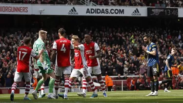 Tras el remate del portugués, el balón se estrelló en el palo. | Foto: AFP/Video: BT Sport