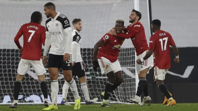 Manchester United superó 2-1 al Fulham y recuperó el liderato de la Premier League