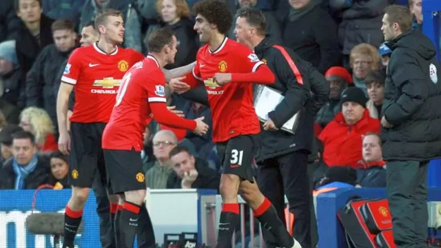 Manchester United volvió al triunfo en la Premier venciendo 2-0 al QPR