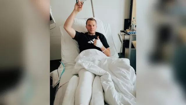 Neuer publicó una foto desde el hospital. | Foto: Instagram