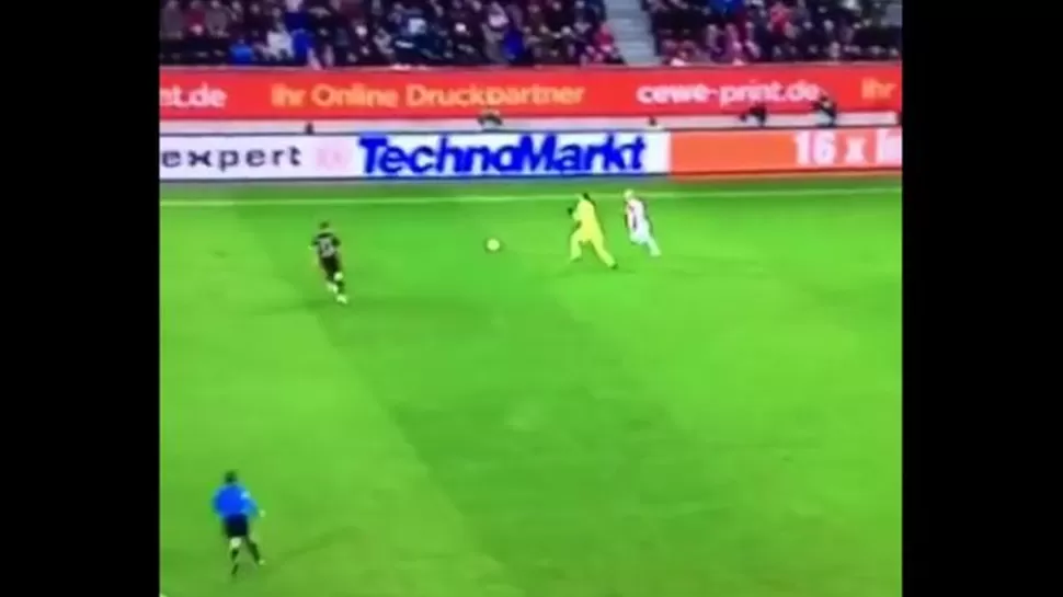 Manuel Neuer y una magnífica jugada como si fuera defensa
