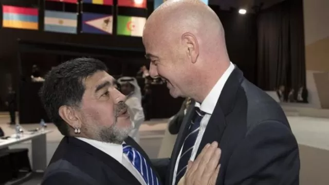 Maradona criticó a Infantino por querer aumentar equipos en Qatar 2022 | Foto: FIFA.