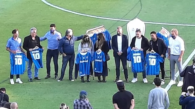Maradona: Increíble homenaje de Gimnasia a Diego con sus hijas Dalma y Gianinna presentes