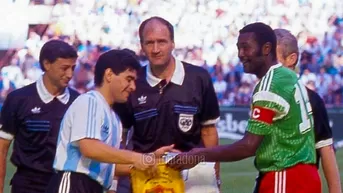 Maradona rindió homenaje a Stephen Tataw, excapitán de Camerún en Italia-1990