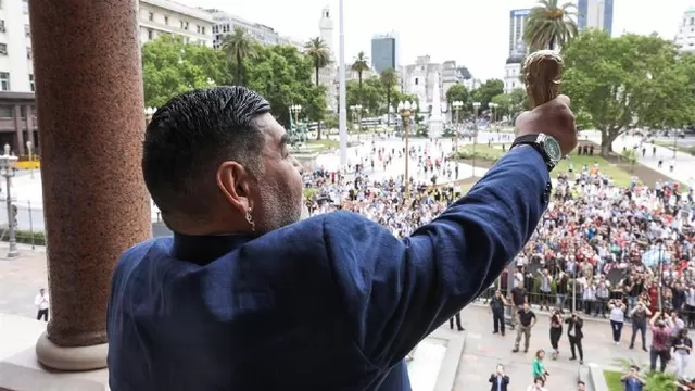 Diego Maradona fue recibido en la Casa Rosada. | Foto: EFE/Video: @lucasgaldos