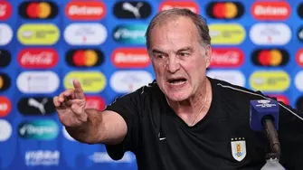 Marcelo Bielsa no soportó las posibles sanciones para sus dirigidos tras el Uruguay vs. Colombia. | Video: América Deportes.