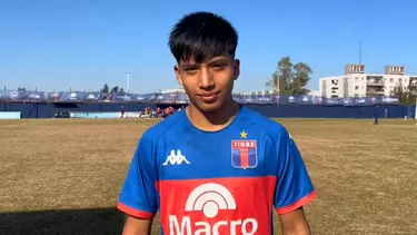 El delantero peruano de 17 años la rompe en las menores de Argentina y los hinchas piden su ascenso. | Tigre