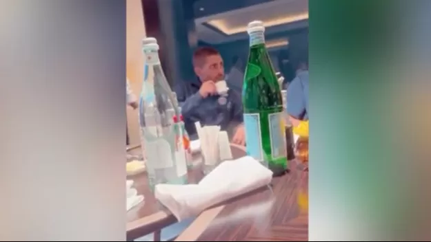 Marco Verratti sufrió con broma de Leandro Paredes: Le puso sal en el café