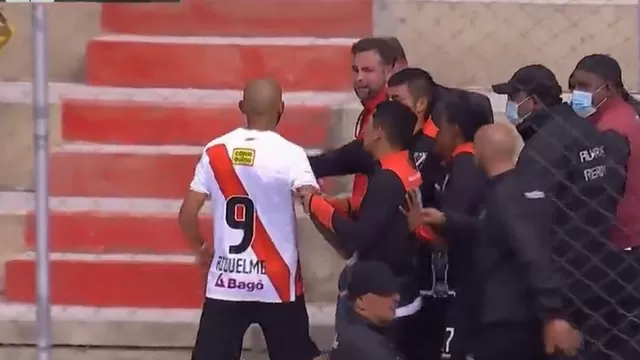 Marcos Riquelme fue expulsado por pelearse con el presidente de su club
