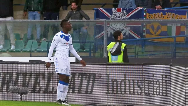 Mario Balotelli explotó ante insultos racistas en el Verona vs Brescia
