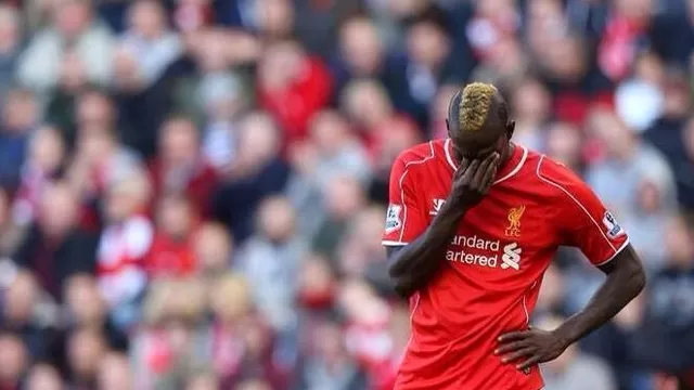 Mario Balotelli tuvo el arco solo en frente y la mandó al cielo